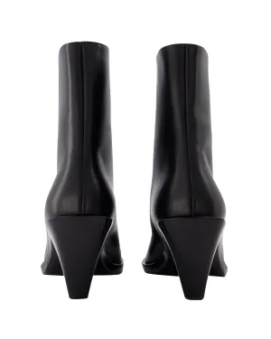 Eclair Zipper Boots in Black Leather