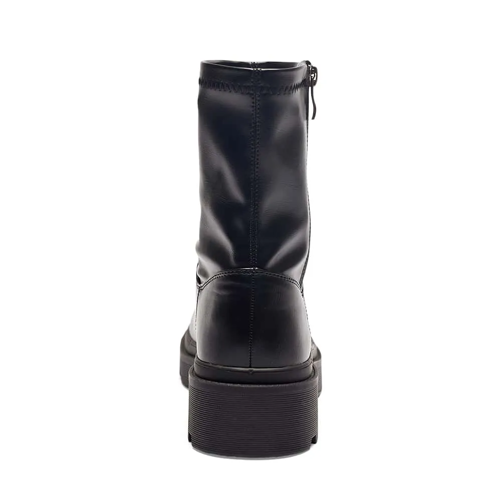 Hank Boot in Black Smooth