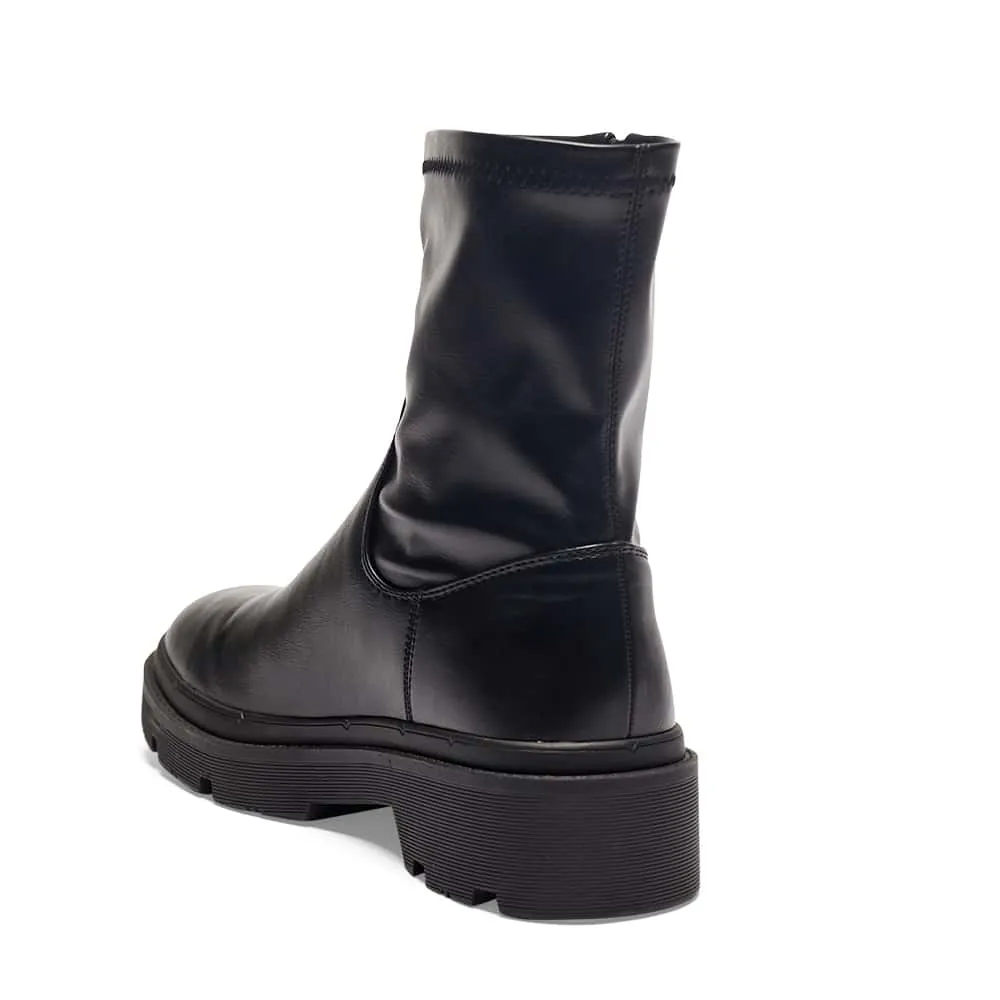 Hank Boot in Black Smooth
