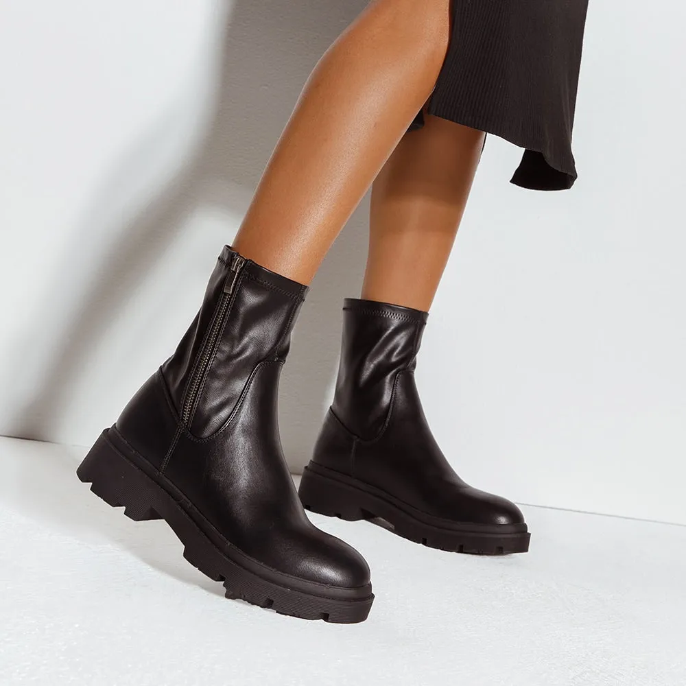 Hank Boot in Black Smooth