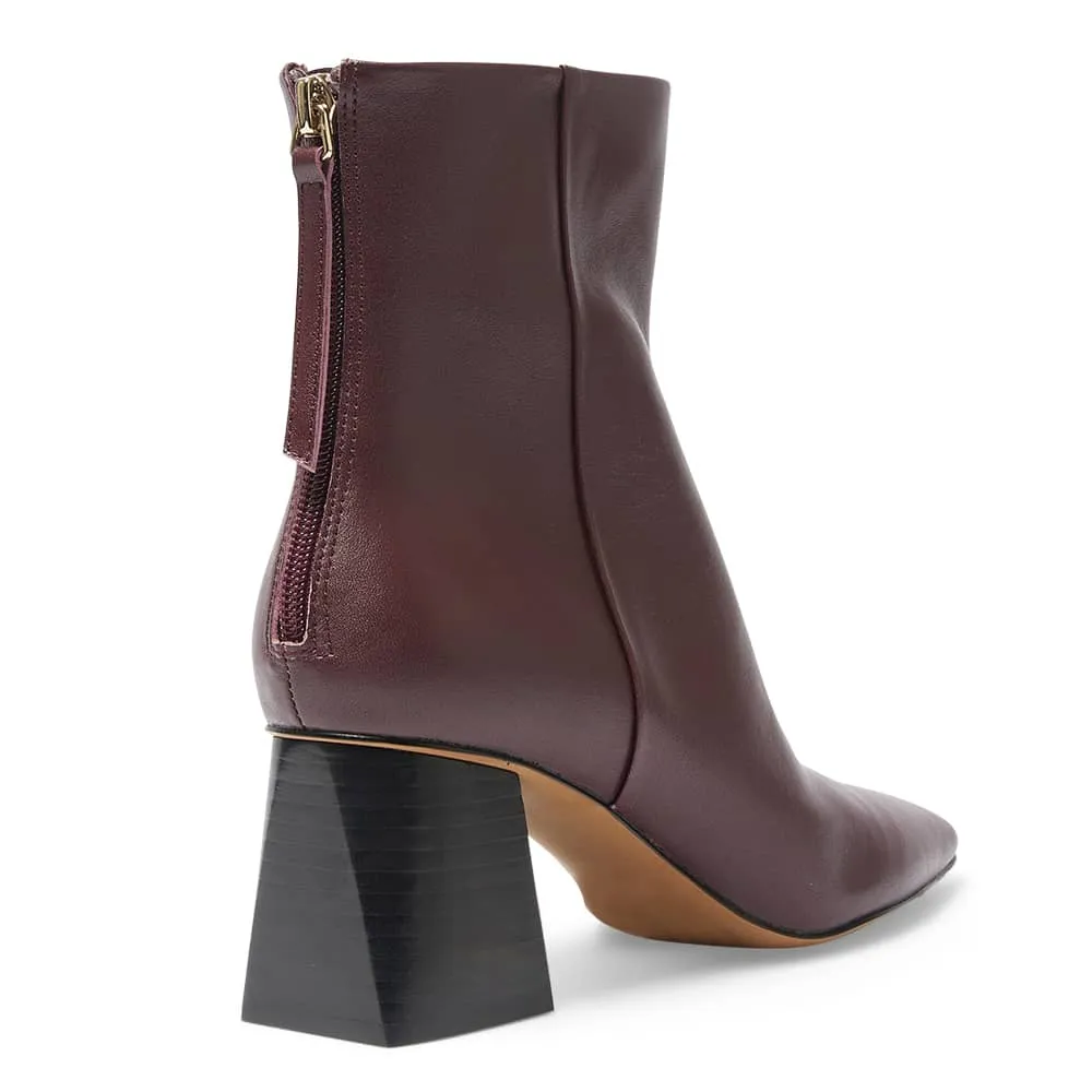 Kade Boot in Burgundy Leather