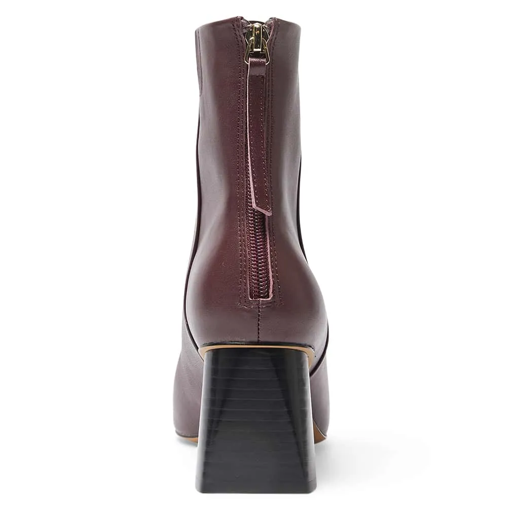 Kade Boot in Burgundy Leather