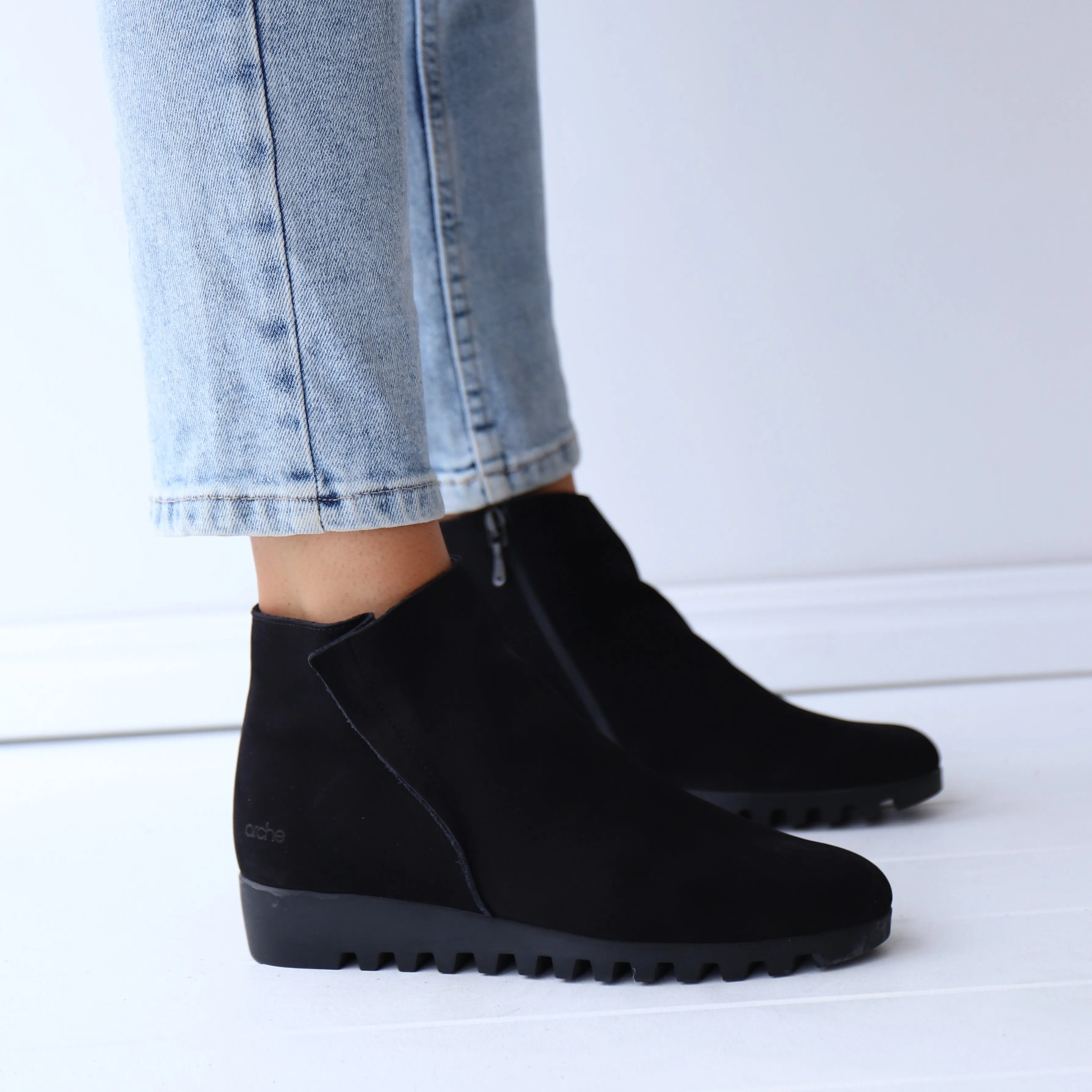 LOMHUS Black Nubuck