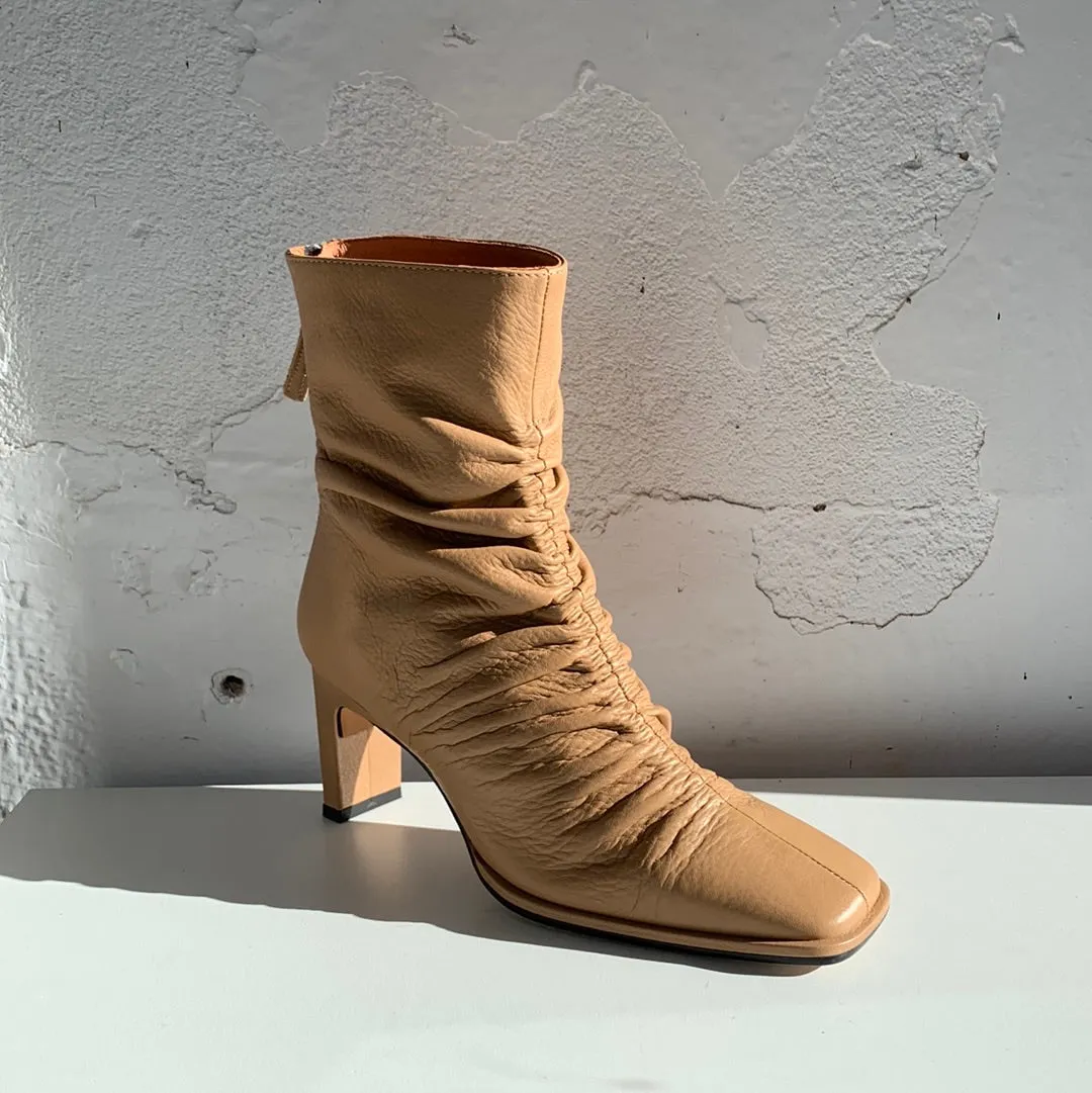 Neo 22545 Nirvana (Camel) - LAST PAIR size 42