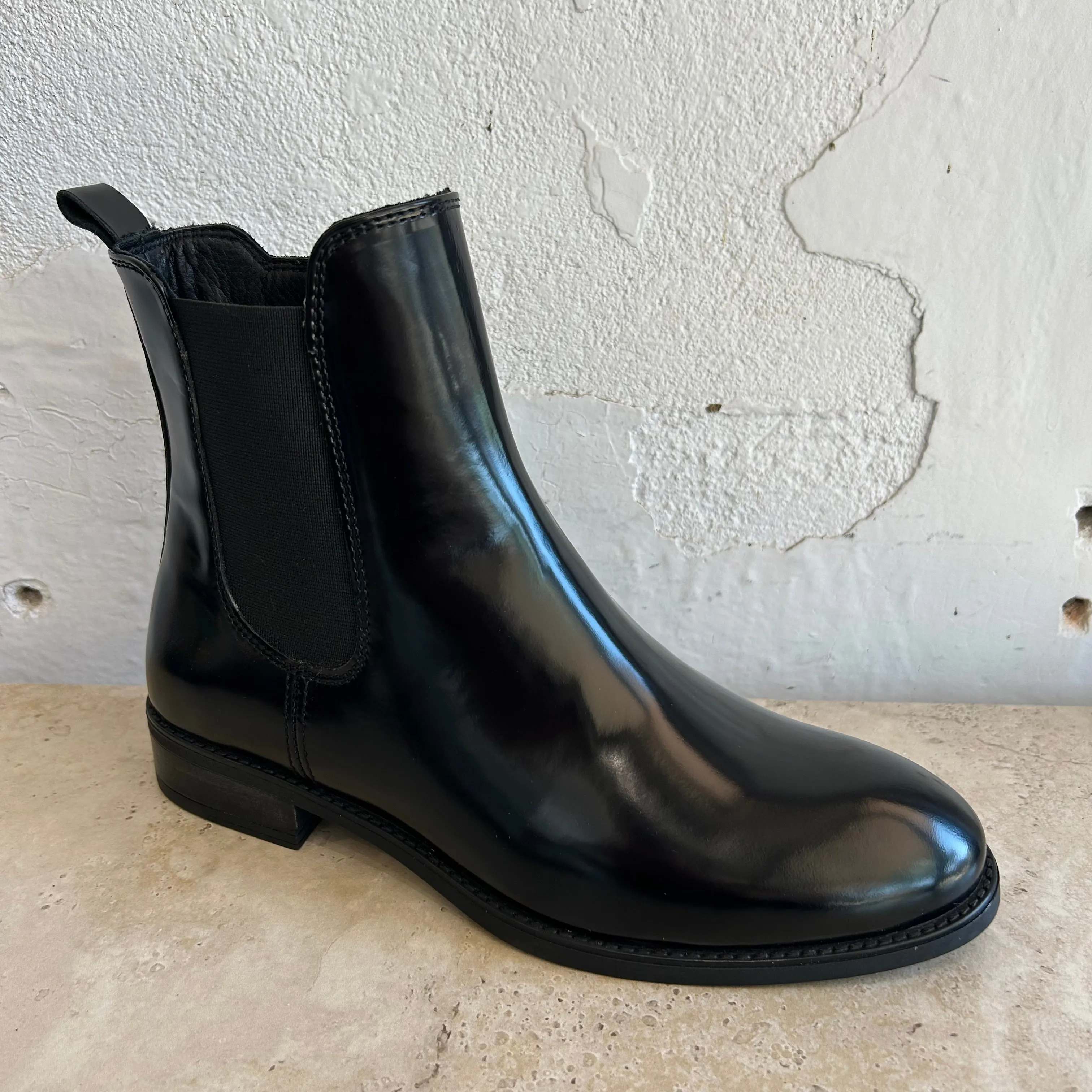 Unisa Barty Black