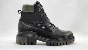 Women's Heavy Wool-Lined Leather Boots In Black