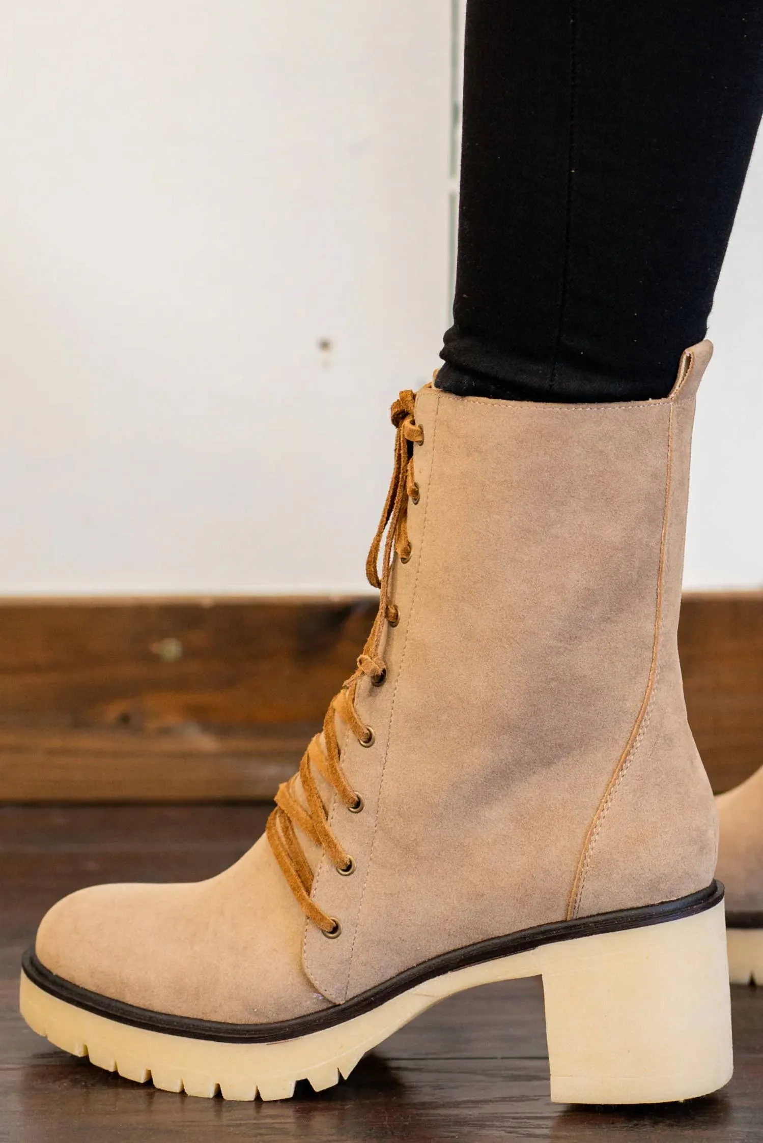 Women's Jamie Boot In Latte